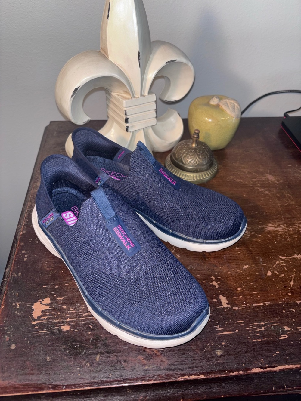 Skechers Women's Hands Free Slip Ins GoWalk Slip On Hyper Pillars Shoe Size 6